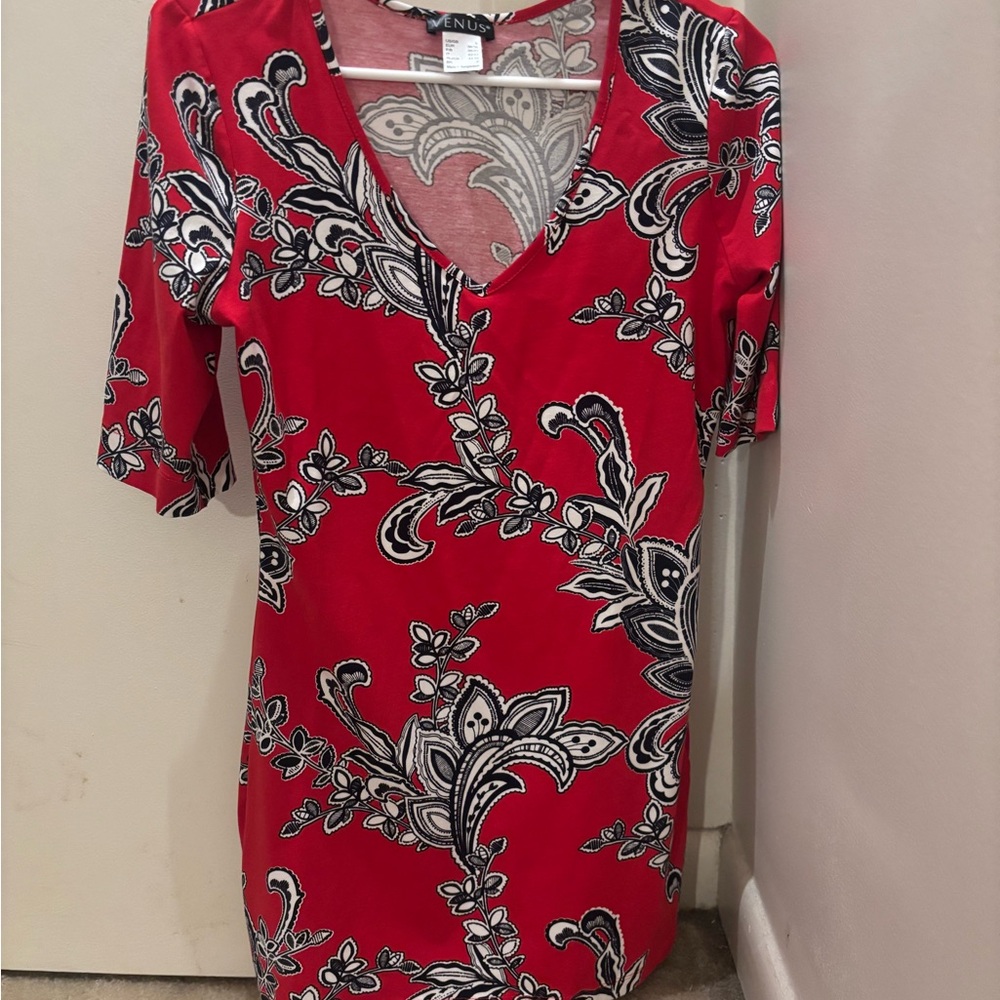 VENUS Red and Black Floral V-Neck Tee